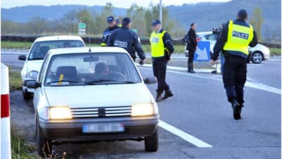 3 ans de suspension du permis, 135€ et 3 points pour ce geste que les automobilistes font au volant