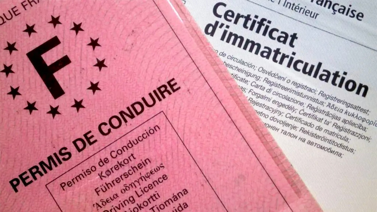 Nouvelle carte grise obligatoire: les automobilistes qui doivent la changer cette année et son prix