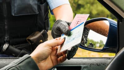 135 à 750 € d'amende pour les automobilistes qui n'ont pas ces 2 équipements obligatoires dans leur véhicule