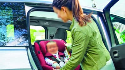 Automobilistes : ces habitudes interdites en voiture en présence d’un enfant peuvent valoir très cher