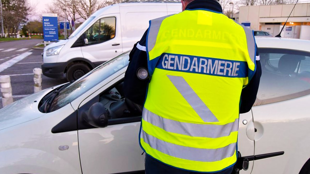Cette habitude anodine que les automobilistes ont au volant en hiver peut valoir une amende salée