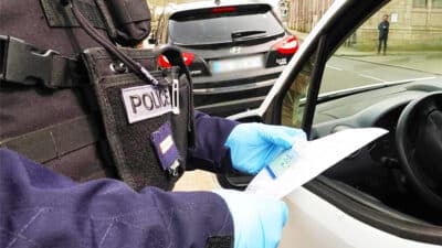 Cette lourde amende que les automobilistes risquent lorsqu’ils se garent de cette façon en France