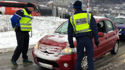 Cette pratique que de nombreux automobilistes font peut valoir une amende de 800 €, peu le savent