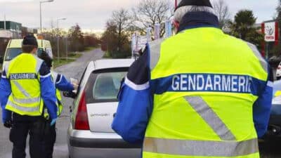 Cette terrible habitude courante des automobilistes peut coûter une amende colossale