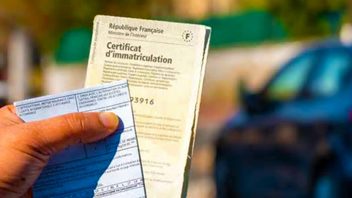 Des millions de Français verbalisables à cause de ce détail sur leur carte grise : faites attention