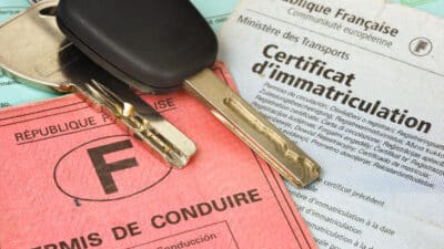 L’amende salée que risquent les automobilistes à cause de ce détail important sur leur carte grise