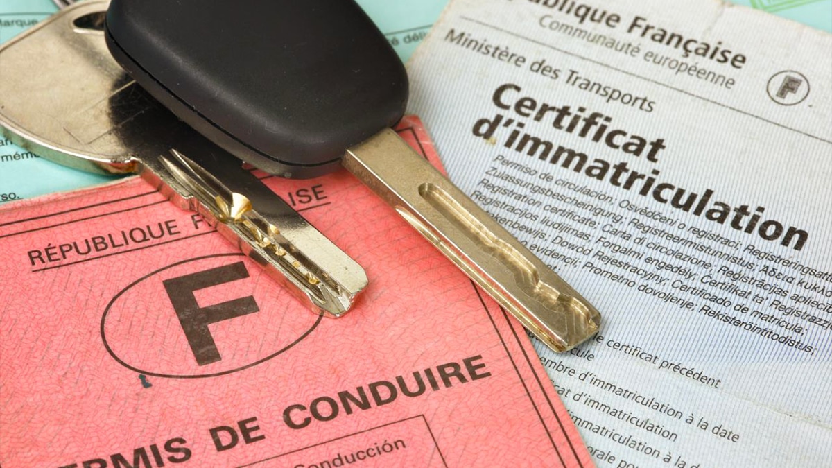 L’amende salée que risquent les automobilistes à cause de ce détail important sur leur carte grise