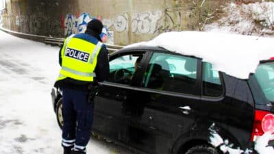 Peu d’automobilistes connaissent cette règle majeure en hiver, or l’amende est salée