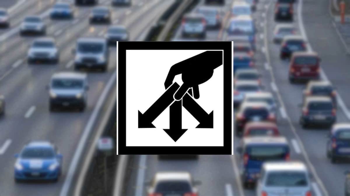 Peu d’automobilistes connaissent la signification de cet étrange panneau noir : ce que vous devez faire si vous le voyez