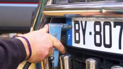 Vos plaques d’immatriculation peuvent vous coûter très cher: ces erreurs à ne surtout pas faire