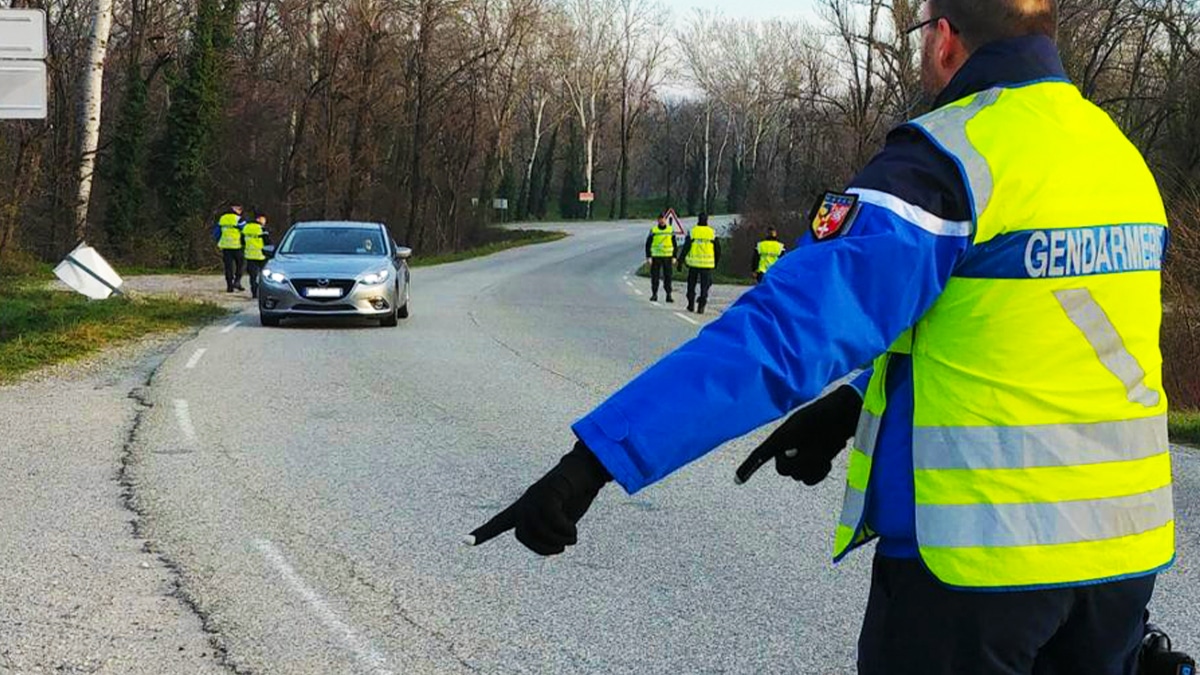1 automobiliste sur 2 a cette mauvaise habitude sur la route au risque d’une amende salée
