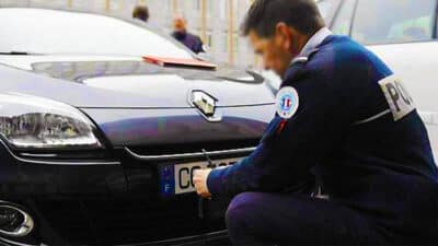 Automobilistes: ce détail sur votre plaque d’immatriculation peut vous coûter jusqu’à 750 € d’amende