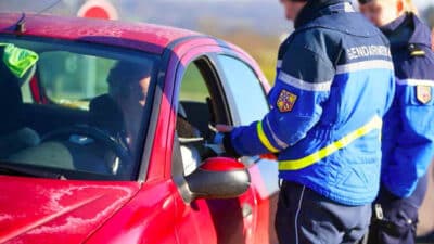 Automobilistes: cet équipement est obligatoire sur les voitures en 2025 sous peine d’une amende de 135€, 34 départements concernés