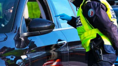 Cet objet que les conducteurs mettent dans leur voiture peut valoir 750 € et le retrait du véhicule
