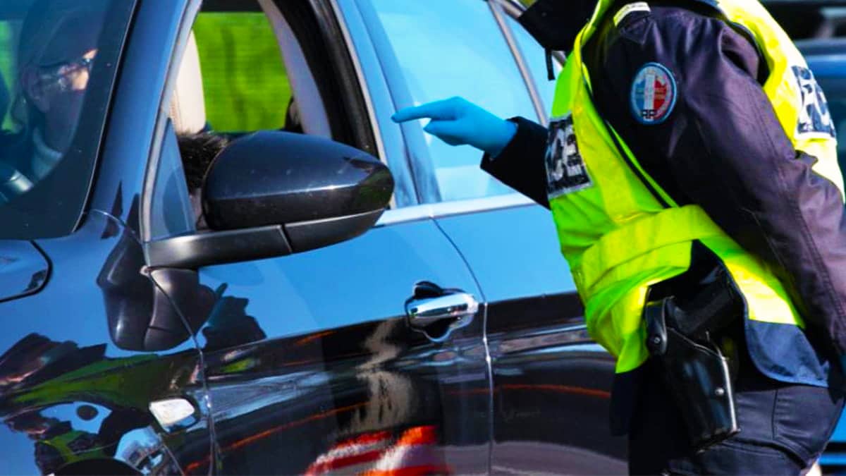Cet objet que les conducteurs mettent dans leur voiture peut valoir 750 € et le retrait du véhicule