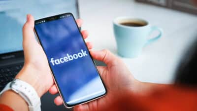Cette arnaque virulente sur Facebook qui cible les seniors fait de très gros dégâts en France