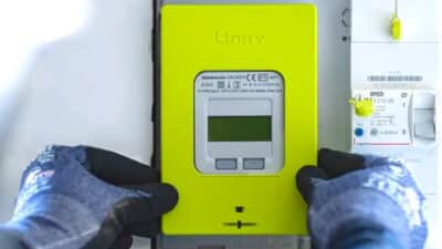 Cette prise secrète du compteur Linky permet de faire d’énormes économies, personne ne la connaît