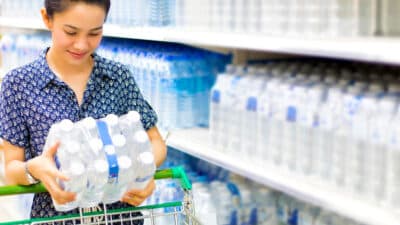 La meilleure eau en bouteille à boire chaque jour selon une nutritionniste, c’est la N°1 pour la santé