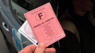 Mauvaise nouvelle pour le permis de conduire des automobilistes en France ? L’Europe réfléchi à un permis renouvelable pour les seniors