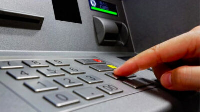 Adieu les cartes bancaires : voici comment retirer de l’argent dans les distributeurs de billets sans CB