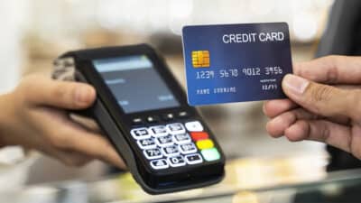 Arnaques bancaires : les astuces imparables pour empêcher les escrocs de voler votre argent