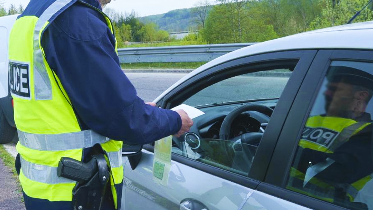 Automobilistes: l’amende salée que vous risquez si vous n’avez pas ces 2 accessoires obligatoires en mars