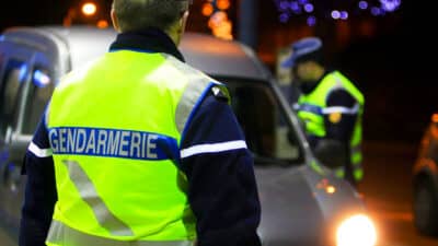 Cette mauvaise manie des conducteurs peut coûter cher, voire leur vie : la gendarmerie alerte