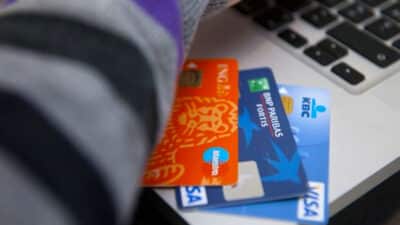 Cette nouvelle arnaque bien rodée qui touche cette célèbre banque française fait rage, méfiez-vous