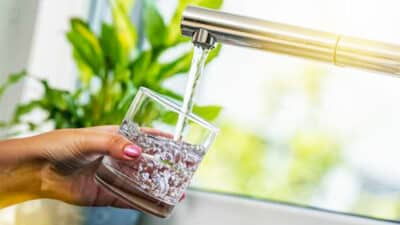 Des milliers de Français boivent une eau du robinet qui donne le cancer, un expert lance l'alerte