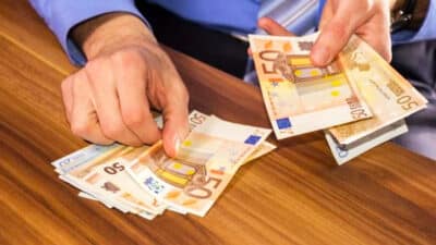 L’astuce méconnue pour identifier des faux billets avec la caméra de votre téléphone portable