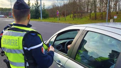 Les conducteurs risquent de 135 à 750 € d’amende s’ils n’ont pas ces 2 équipements obligatoires en 2025