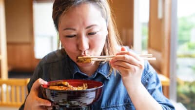 Ni jeûne ni gym : l'astuce toute simple des Japonaises pour perdre du poids, elles l’appliquent à chaque repas