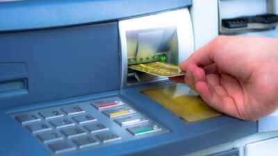 5 signes qu’un distributeur de billets a été piraté et que vous allez vous faire voler votre argent