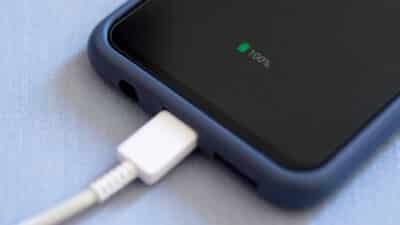 Adieu la recharge de votre téléphone avec des câbles: selon l’UE, cette alternative va les remplacer