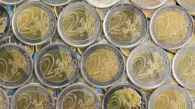 Attention à votre portefeuille : ces 20 pièces de 2 € valent jusqu’à 5 000 €