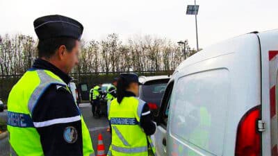 Automobilistes : la grosse amende encourue en cas de non-respect de ces voies sur la route