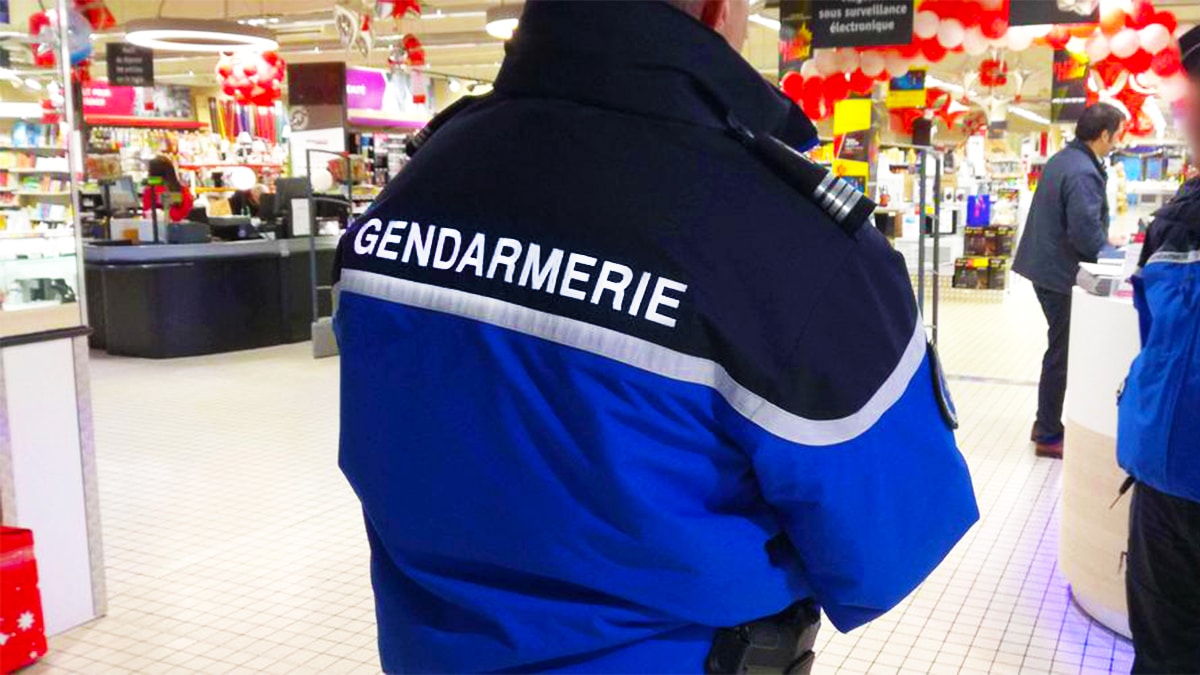 Cette arnaque dangereuse aux CB dans les supermarchés fait rage : la gendarmerie alerte