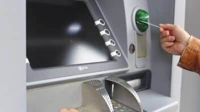 Comment savoir si un distributeur de billets a un virus et si votre argent risque d’être volé
