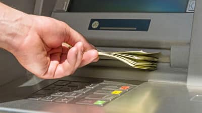 Fini les distributeurs de billets classiques : ce qui va bientôt les remplacer