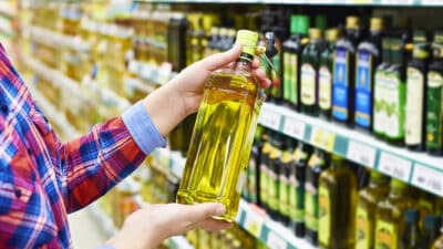 Huile d'olive : si vous remarquez ce changement dans votre bouteille, jetez-la au plus vite
