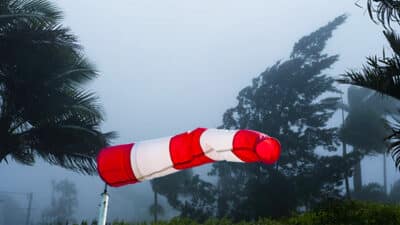 Météo : orages violents, rafales de vent à 140 km/h… à quoi s’attendre avec la tempête Martinho ?