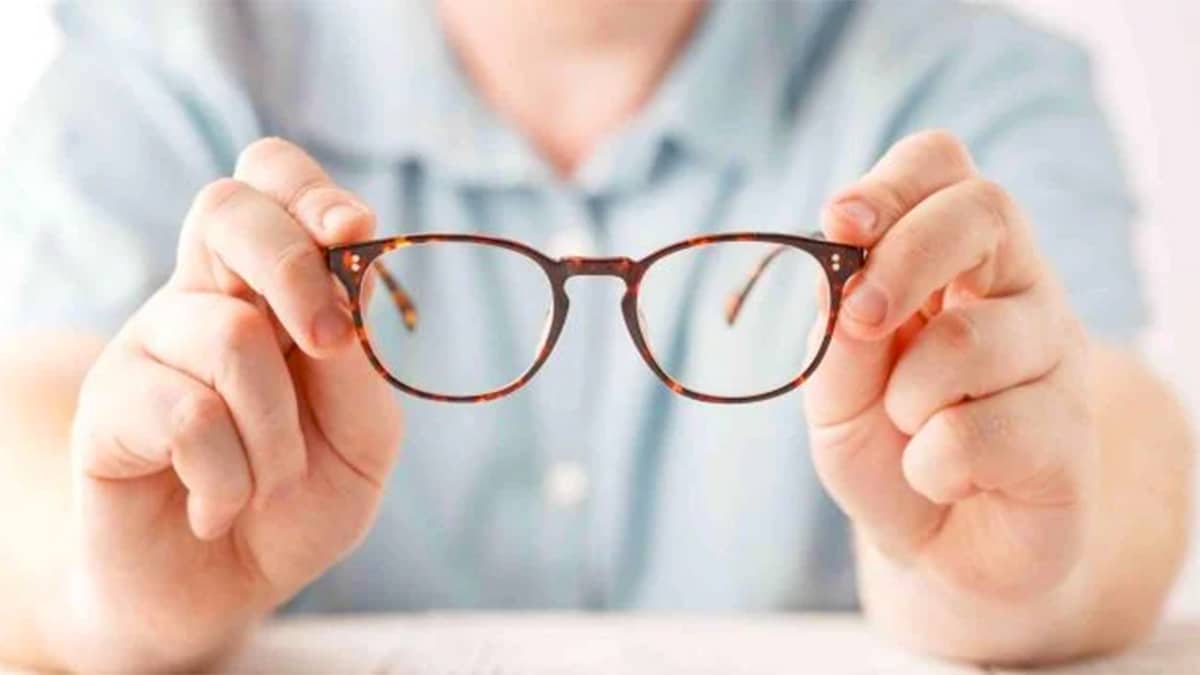 Ni citron ni liquide vaisselle: ces ingrédients courants éliminent les rayures des lunettes en quelques minutes