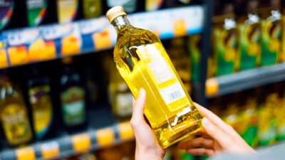 Ni Leclerc ni Lidl : ce supermarché vend une huile d’olive extra vierge bio à 6,31 €