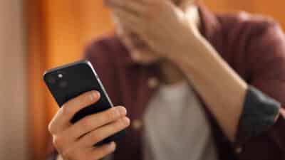 Si votre téléphone perd le signal, vous pourriez être victime d’une arnaque bancaire: comment l’éviter
