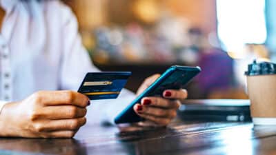Attention à ce mot à ne jamais dire au téléphone : il peut vider votre compte bancaire