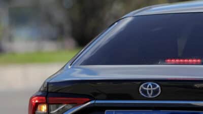 Automobilistes : qu’est-ce qu’un rétroréflecteur de voiture ou moto, voici à quoi il sert