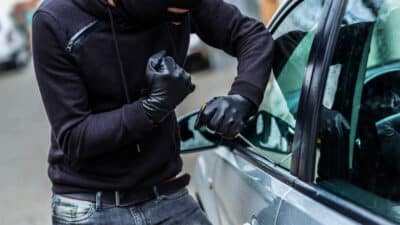 Automobilistes : regardez le sol avant de monter dans votre voiture, la gendarmerie lance l’alerte