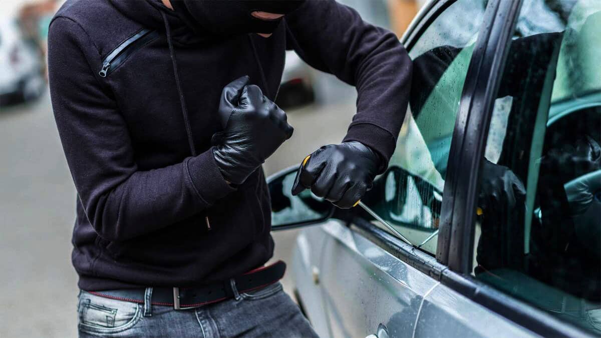 Automobilistes : regardez le sol avant de monter dans votre voiture, la gendarmerie lance l’alerte