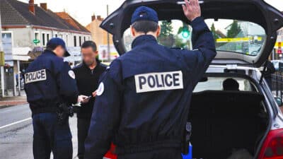 Ce comportement courant que de nombreux automobilistes ont est passible d’une énorme amende