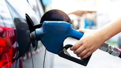 Ce mécanicien alerte sur ce qui arrivera à votre voiture si vous utilisez de l’essence pas chère